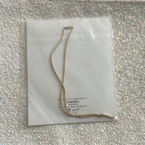 Chanel No 5 Gold Perfume Bottle Limited Edition Ornament - Picture 4 of 5